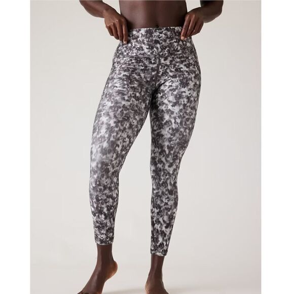 NWT Athleta Salutation Stash High Rise 7/8 Tight Leggings - Size: Medium - Picture 1 of 11